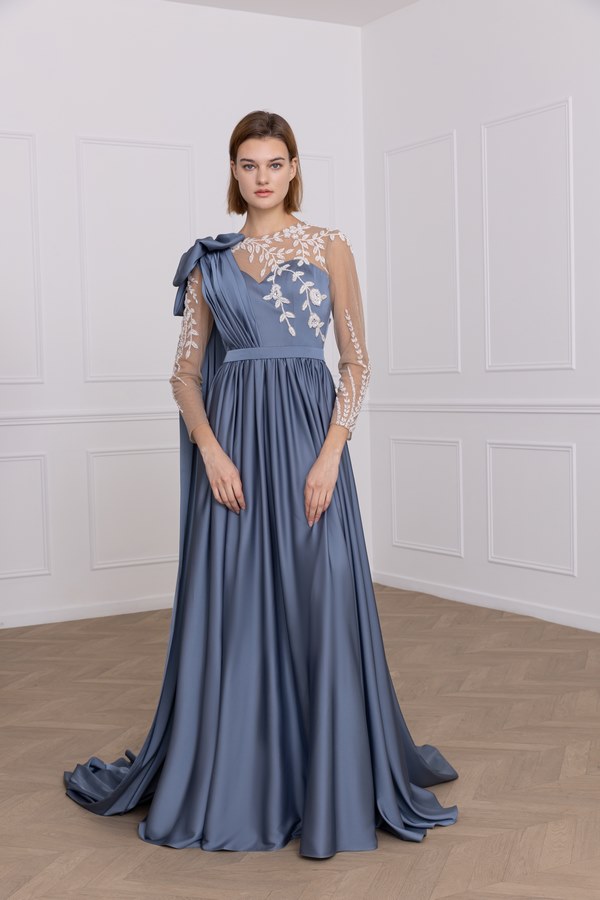 robe en satin incrustation des fleurs